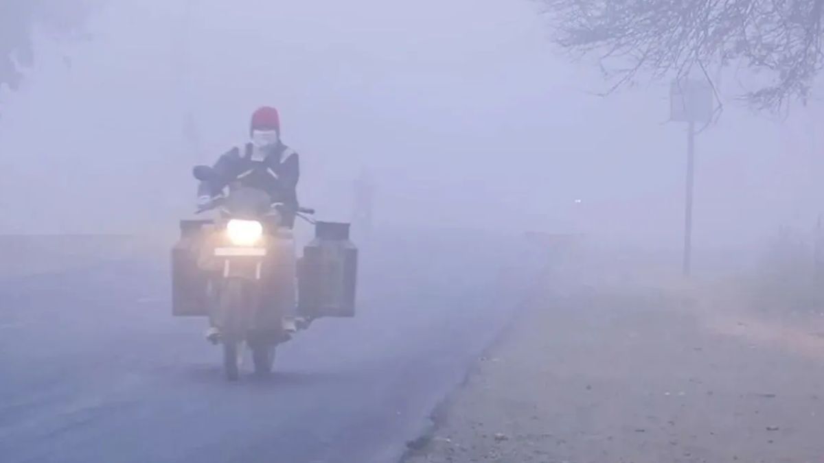 weather-update-dense-fog-grips-delhi-uttar-pradesh-snowfall-in-parts-of-himachal-pradesh-jk