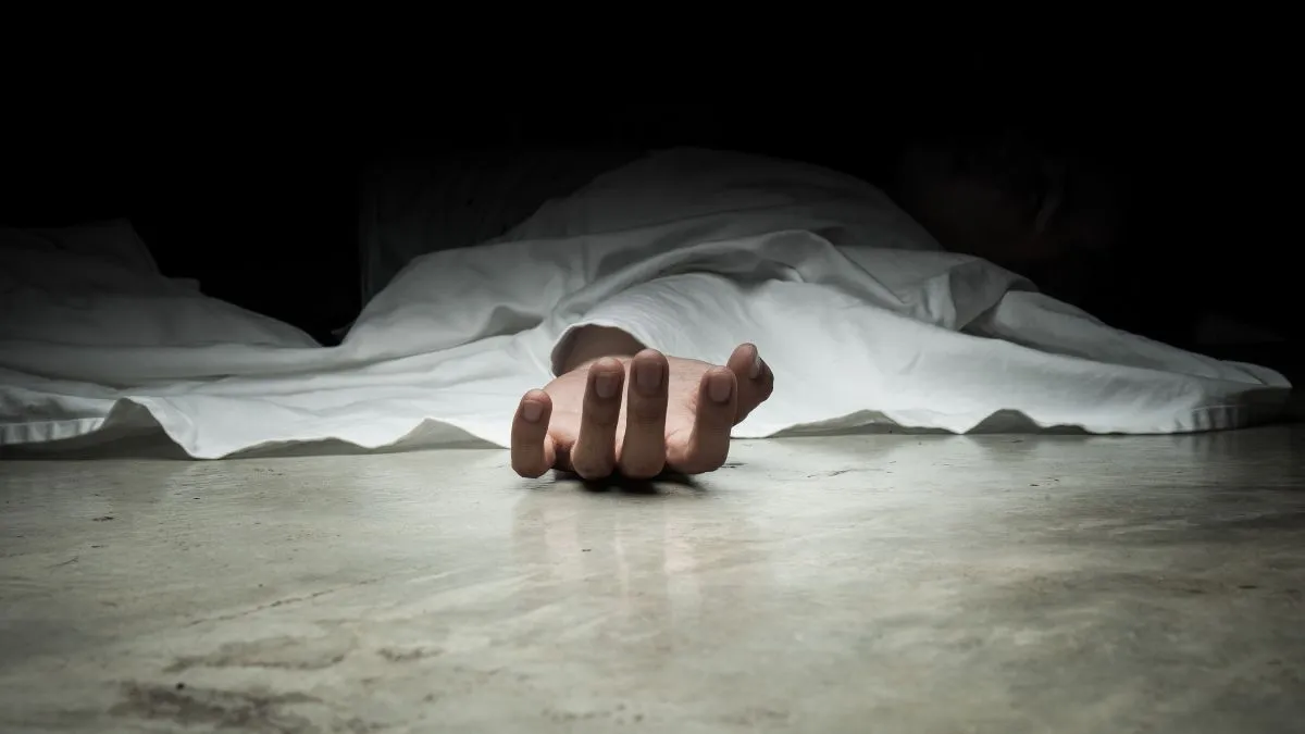 body-of-accident-victim-left-unattended-on-road-for-hours-amid-up-mp-police-jurisdiction-row