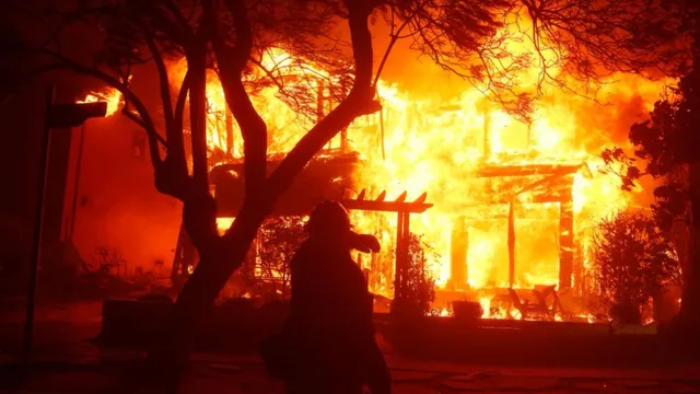 southern-california-wildfires-wreak-havoc-horrific-video-shows-houses-burnt-thousands-fleeing