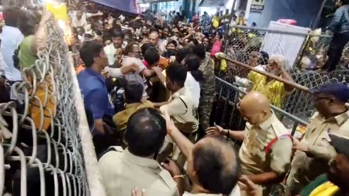 tirupati-tragedy-pm-modi-expresses-grief-over-loss-of-six-lives-cm-naidu-to-visit-victims-families-today
