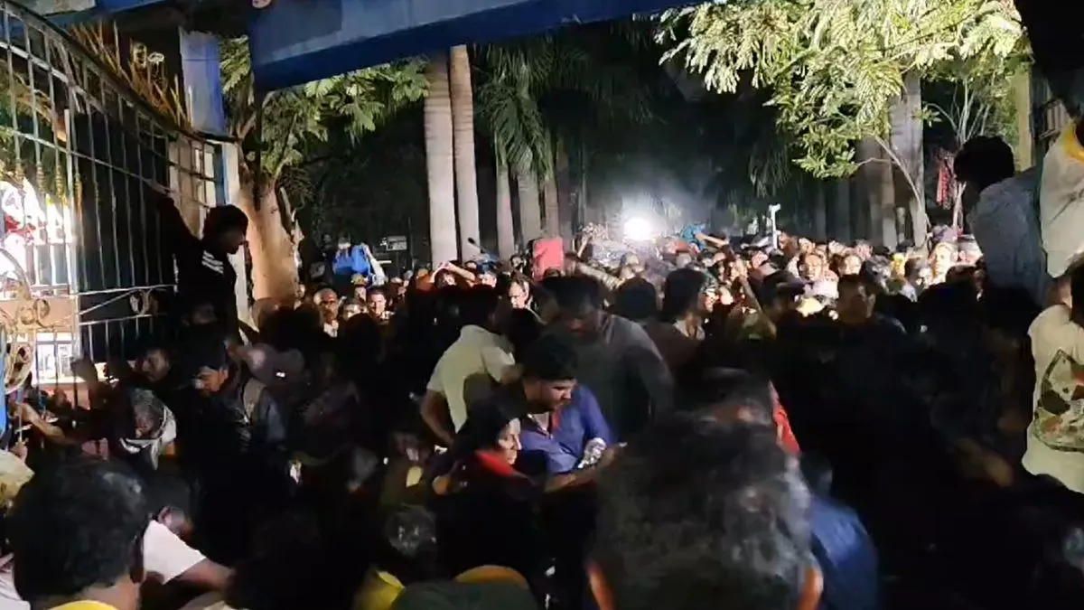 tirupati-balaji-temple-stampede-vishnu-niwasam-andhra-pradesh-injuries-casualties-latest-news