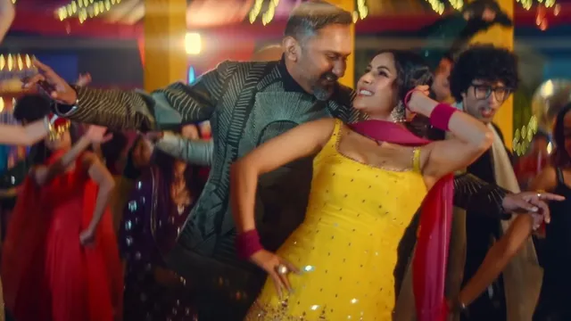 yo-yo-honey-singh-x-shehnaaz-gill-netizens-hail-their-chemistry-in-sheeshe-wali-chunni-haryanvi-song-watch-video