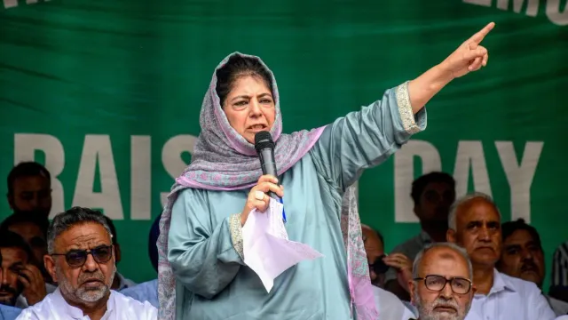 mehbooba-mufti-compares-jk-visits-of-pm-modi-vajpayee-difference-between-shortsighted-politician-and