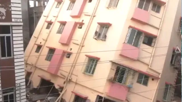 kolkata-four-storey-structure-tilts-ground-floor-collapses-in-baghajatin-vidyasagar-colony-raises-concern-over-building-material