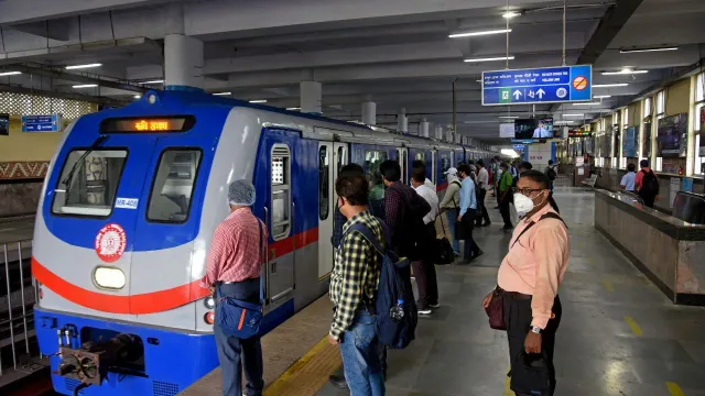 kolkata-metro-update-services-rescheduled-on-howrah-maidan-esplanade-route-on-green-line-from-today-details