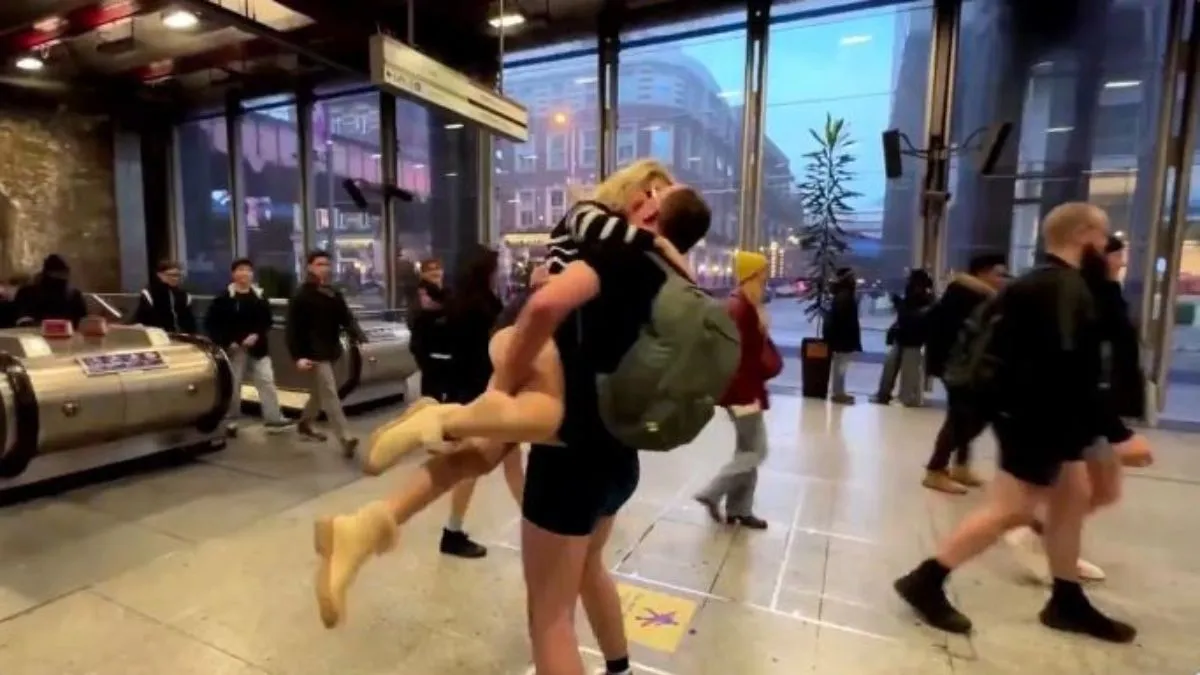 No Pants In London! Subway Riders Strip Down To Underwear, Travel On