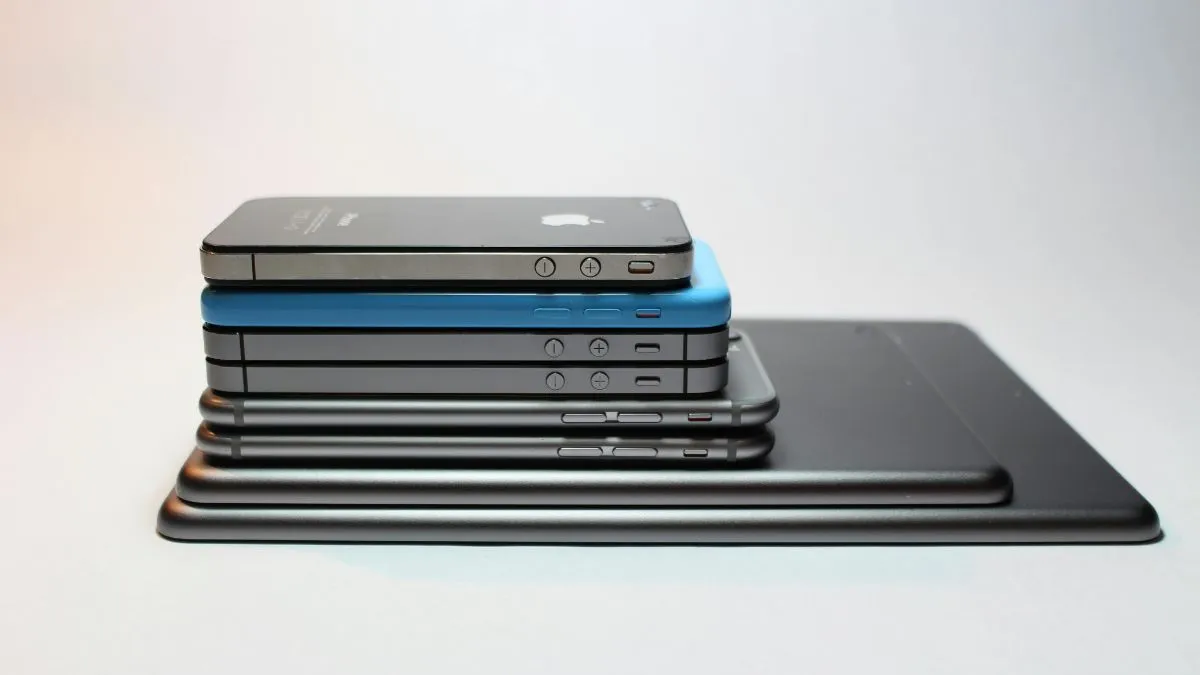 global-smartphone-shipments-up-64-yoy-in-2024-says-idc