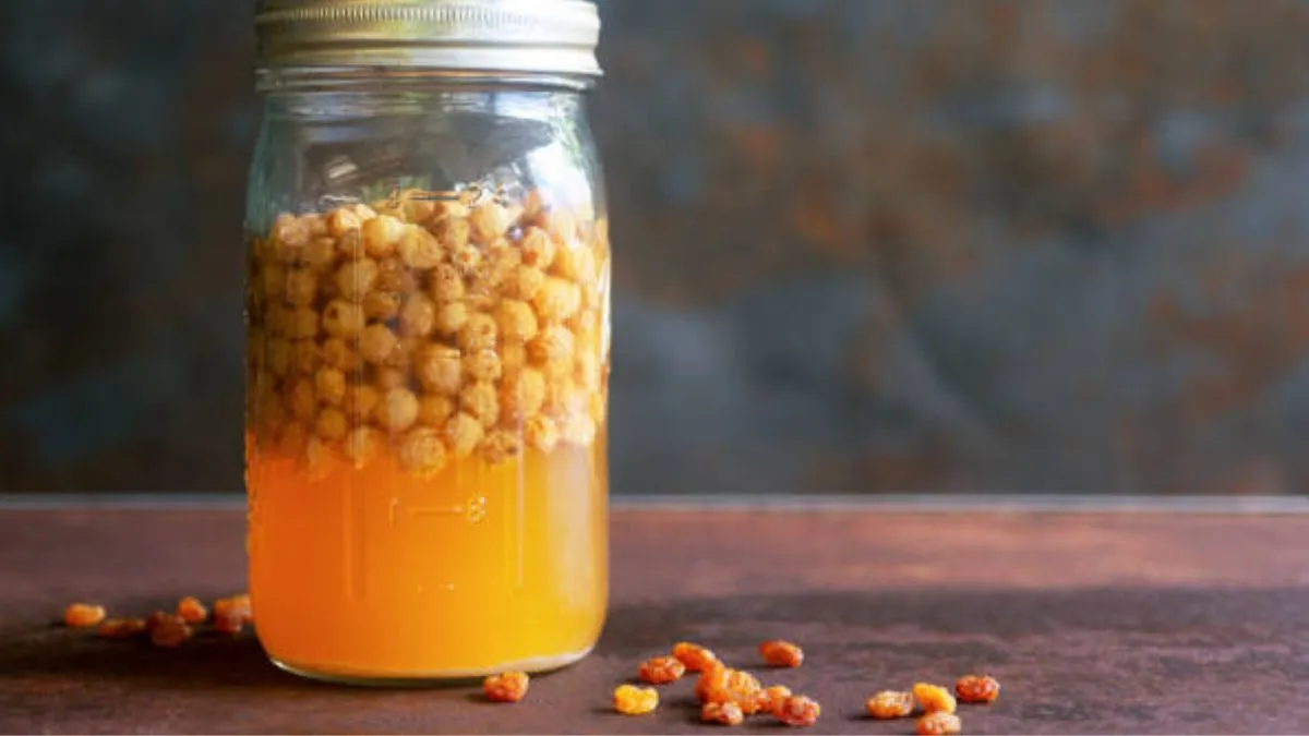 5-surprising-benefits-of-drinking-kishmish-water-every-morning