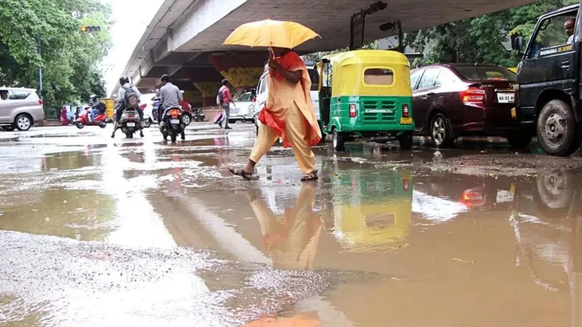 weather-update-delhi-ncr-witnesses-sudden-rise-in-temperature-light-rain-expected-in-up-bihar-bengaluru-weather