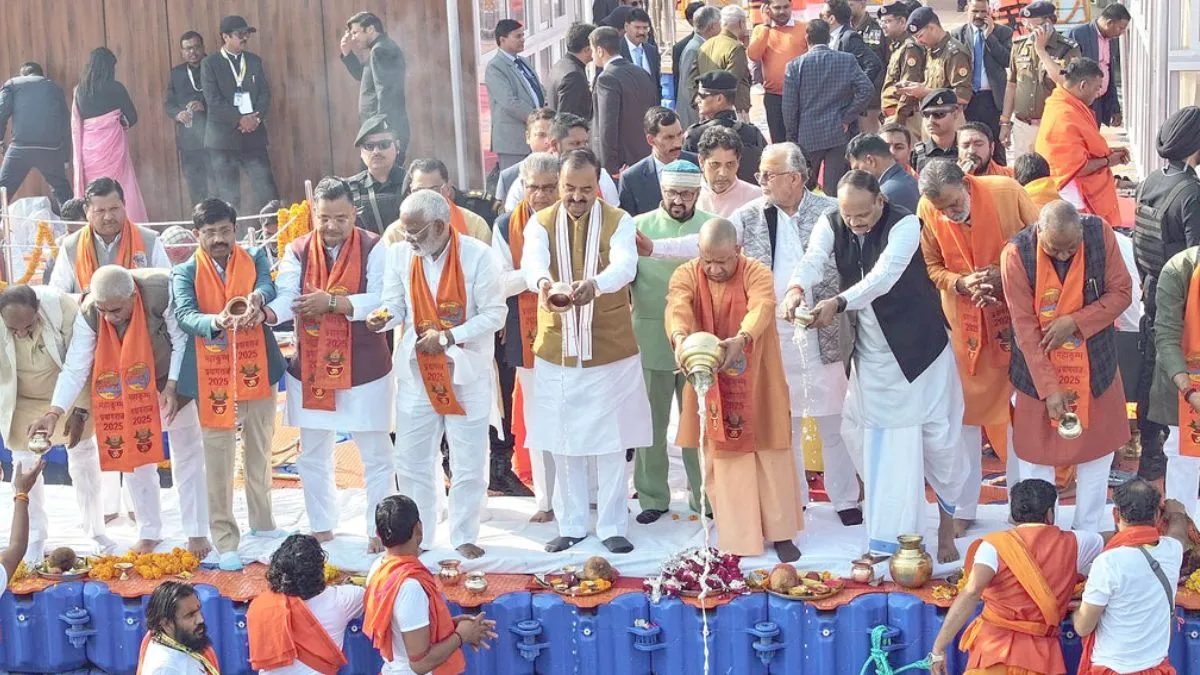 up-cm-yogi-adityanath-cabinet-ministers-take-holy-dip-at-triveni-sangam-key-development-plans-for-state-announced