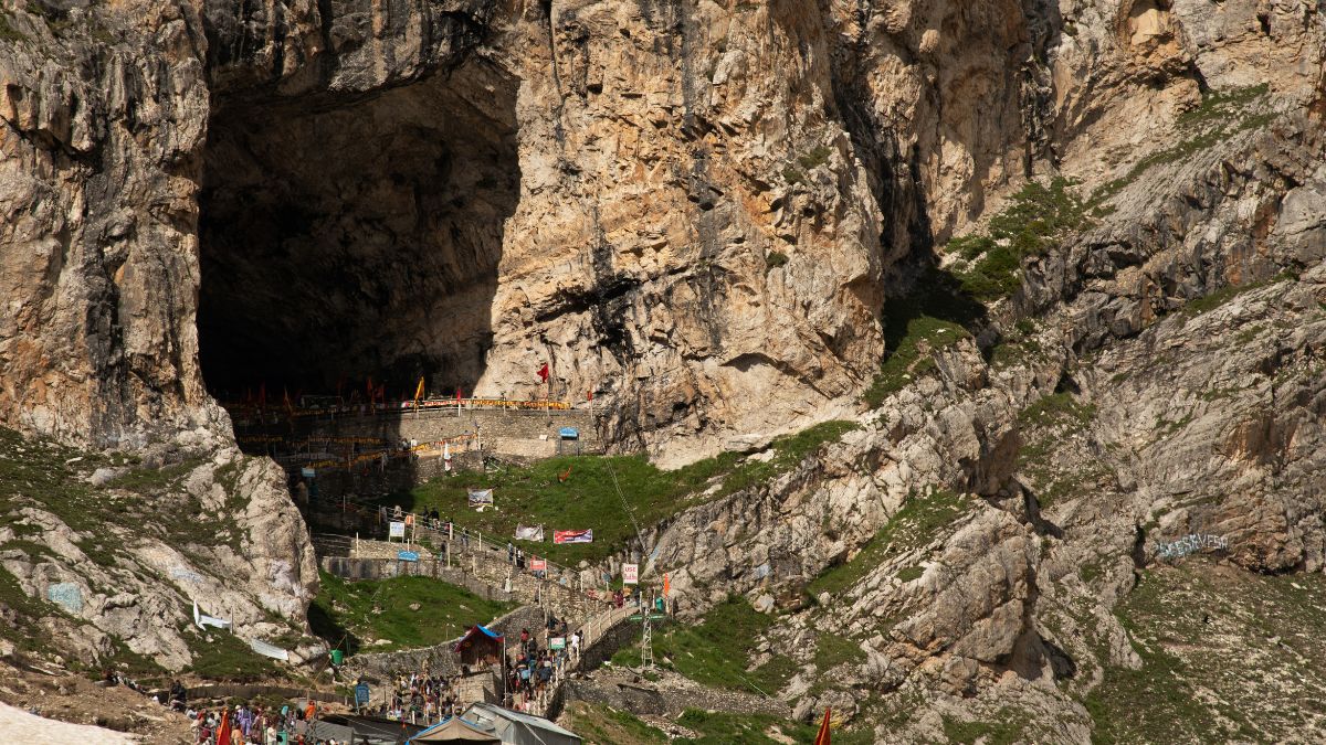 list of top 10 famous tourist spots in kashmir Amarnath cave kashmir