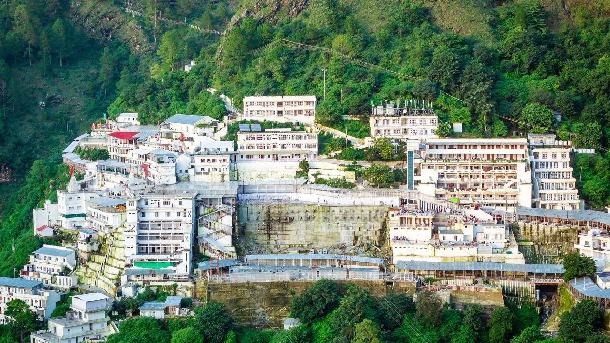 list of top 10 famous tourist spots in kashmir Vaishno devi