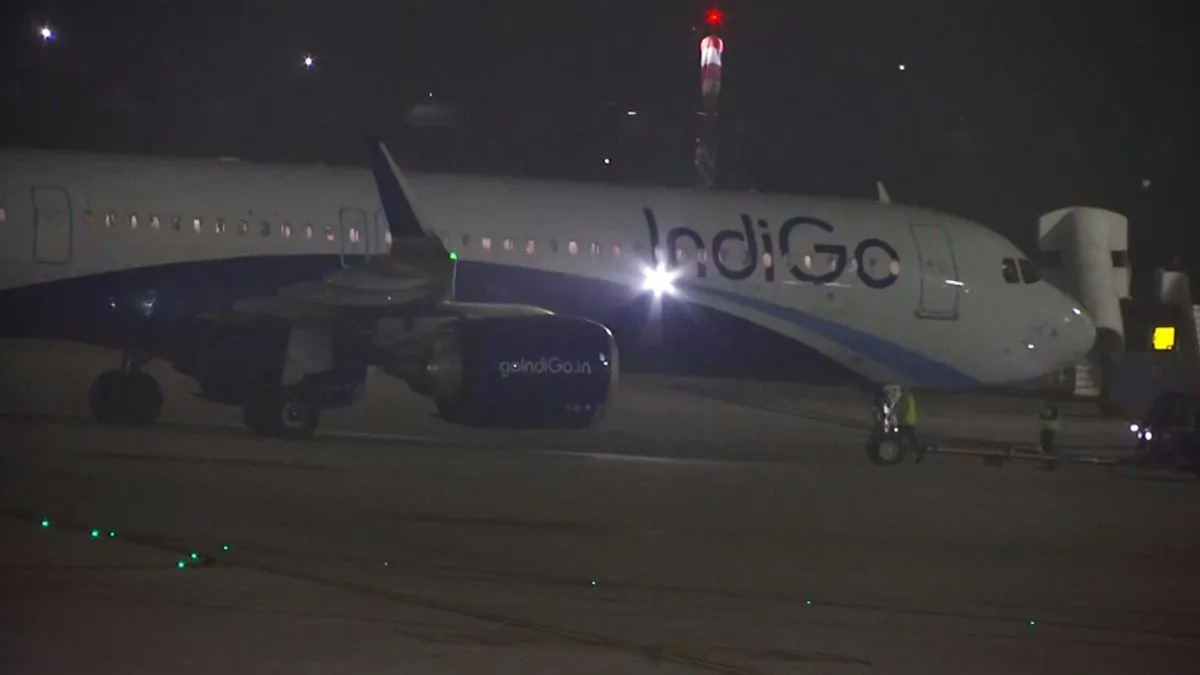 kolkata-leh-guwahati-face-major-flight-disruptions-due-to-dense-fog-28-flights-to-and-from-mumbai-delayed