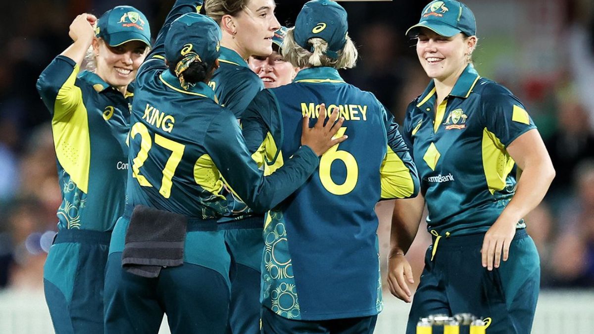 AU-W vs EN-W Women's Ashes 2025 Prediction: Australia Women vs England Women 3rd T20I Match Live Streaming, Adelaide Oval Pitch Report