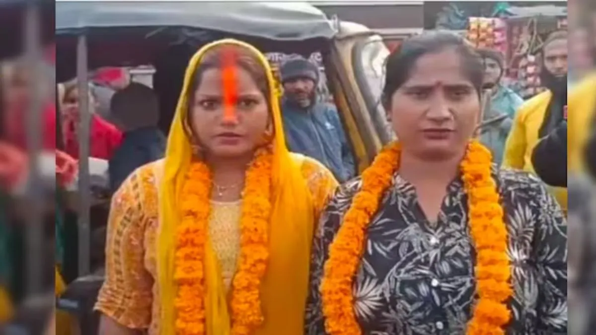 two-women-leave-alcoholic-husbands-and-marry-eachother-in-uttar-pradeshs-gorakhpur