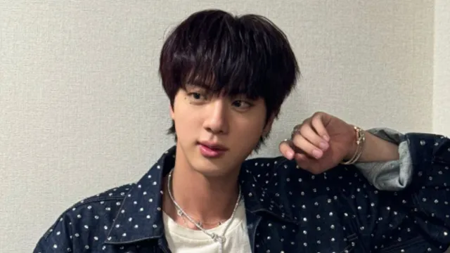 bts-jin-shares-unseen-photo-wishes-armys-wealth-in-2025-fans-manifest-fortune-for-future-concerts