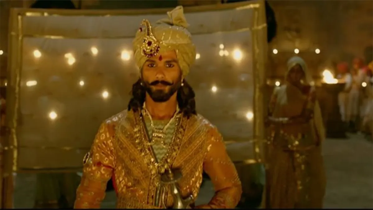 mujhe-aisa-mehsoos-karaya-gaya-netizens-think-shahid-kapoor-was-insulted-on-padmaavat-set-check-shocking-claims