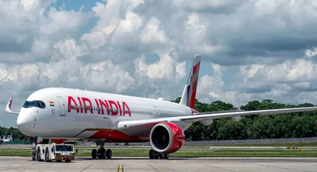 passengers-at-mumbai-airport-create-ruckus-to-deboard-after-remaining-stranded-in-air-india-flight-for-five-hours-watch