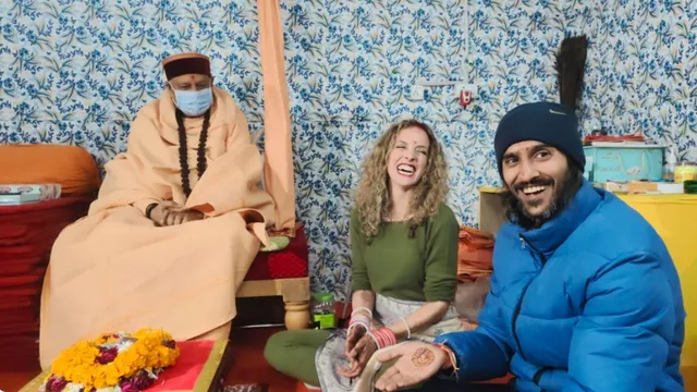 indian-man-and-greek-woman-tie-knot-with-vedic-traditions-at-mahakumbh-mela-kanyadaan-was-done-by