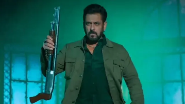 sikandar-salman-khan-viral-video-of-shooting-at-mumbai-railway-station-takes-internet-by-storm