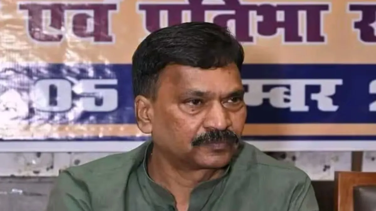 up-news-congress-mp-rakesh-rathod-arrested-in-middle-of-press-conference-on-rape-charges