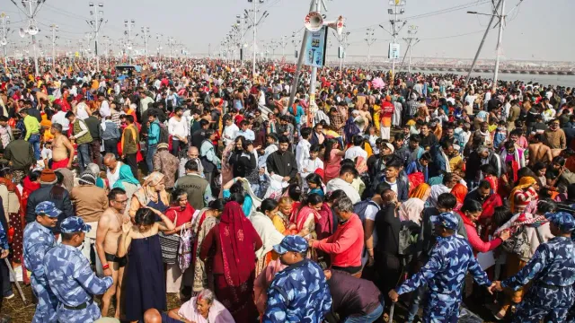 mahakumbh-stampede-no-vehicle-entry-restrictions-in-prayagraj-until-february-4-clarifies-dm-ravindra-kumar-mandar
