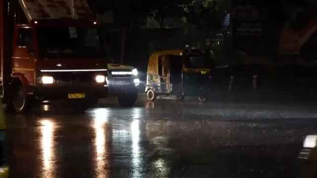 delhi-weather-imd-puts-capital-on-yellow-alert-rain-likely-in-evening-today-check-weekly-forecast