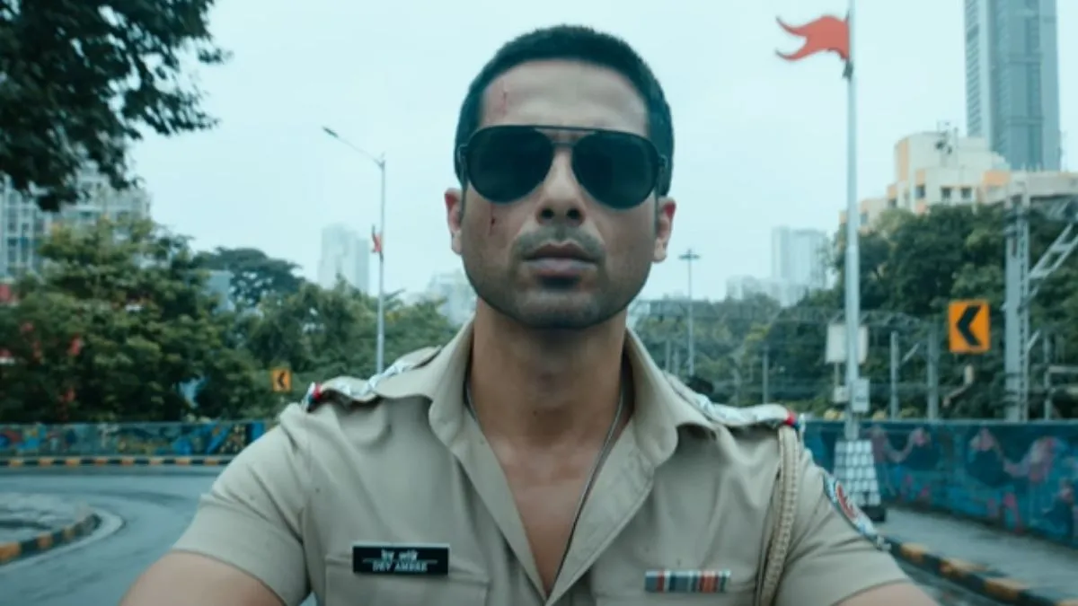 deva-shahid-kapoor-shares-sizzling-chemistry-with-pooja-hegde-in-marji-cha-maalik-song-watch