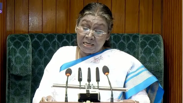 delhi-assembly-election-2025-delhis-chief-electoral-officer-hands-voter-information-slip-to-president-droupadi-murmu-as-capital-to-vote-tomorrow