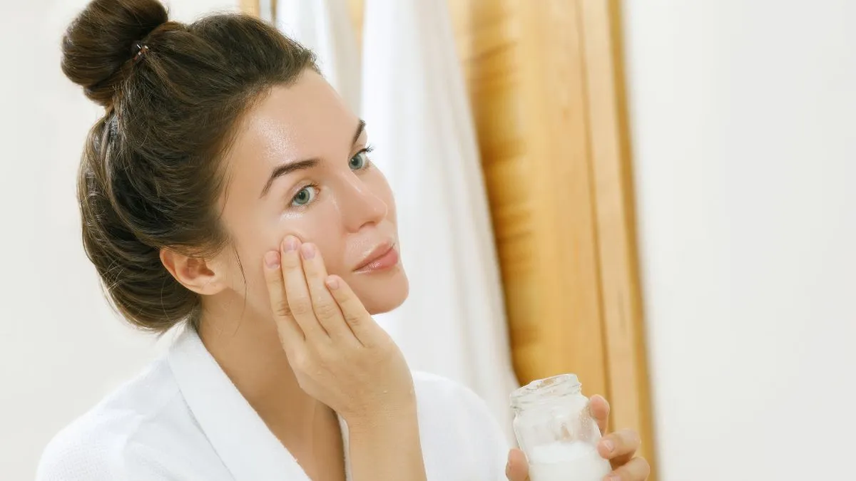 coconut-oil-skincare-4-reasons-to-massage-your-face-for-5-minutes-every-night