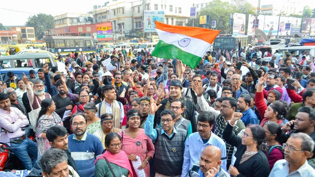 rg-kar-case-victims-parents-urge-people-to-hit-the-roads-on-daughters-birthday-yet-to-get-justice