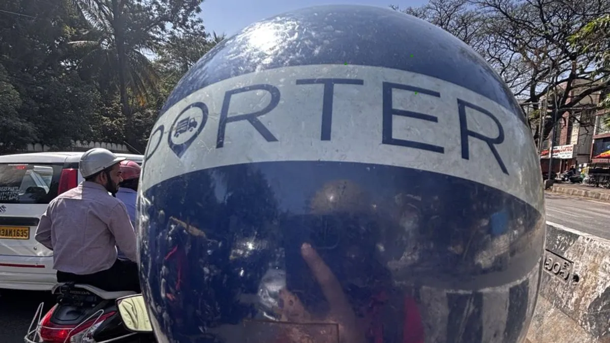 bengaluru-man-uses-porter-app-to-deliver-himself-to-work-amid-cab-crisis-modern-problems-jugaad-solutions