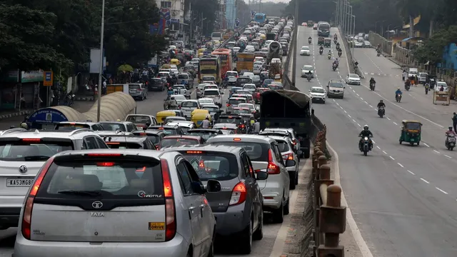 bengaluru-chokes-with-traffic-ahead-of-aero-india-show-airport-commuters-stuck-check-alternative-routes-to-kia
