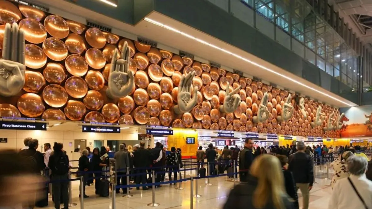 delhi-airport-to-charge-varying-user-fees-for-economy-business-class-passengers-on-international-flights