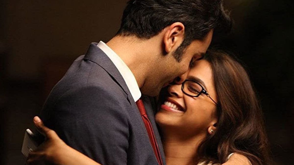 yeh jawani hai deewani movie hug scene