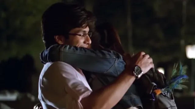 happy-hug-day-2025-5-romantic-hug-scenes-from-bollywood-movies-you-can-send-to-your-partner