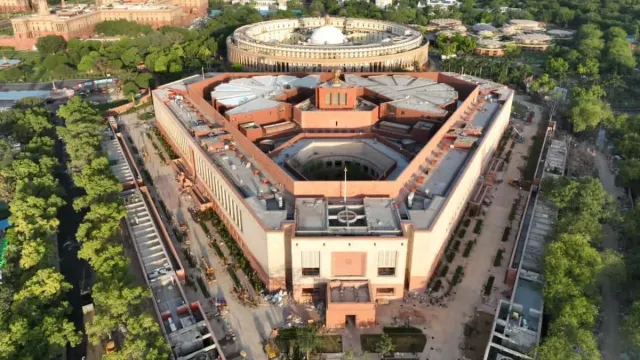 immigration-and-foreigners-bill-likely-to-be-introduced-by-amit-shah-in-parliament-budget-session