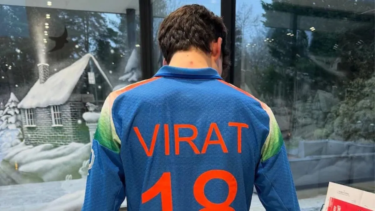 india-national-cricket-team-vs-england-cricket-team-virat-kohli-gifts-kevin-pietersen-son-signed-jersey