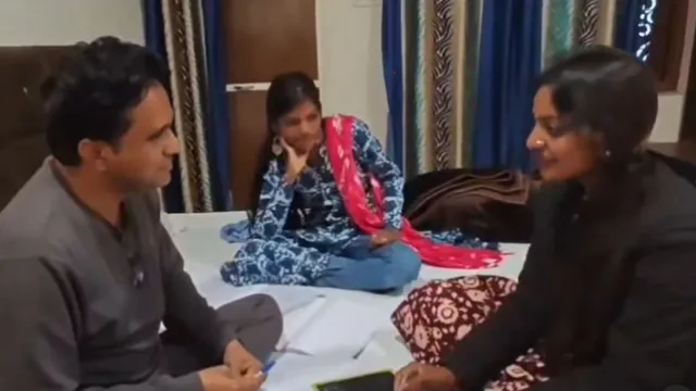 mahakumbh-viral-sensation-monalisa-begins-training-with-director-sanoj-mishra-for-bollywood-debut-movie-viral-video