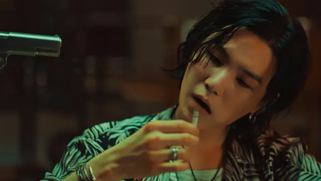 bts-suga-exudes-gangster-vibes-groovig-to-saif-ali-khan-song-allah-duhai-hai-viral-video