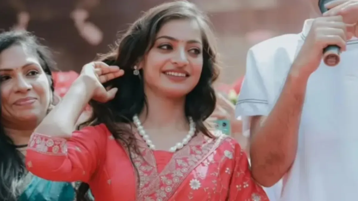 WATCH: Mahakumbh Sensation Monalisa Speaks Malayalam After Taking Her