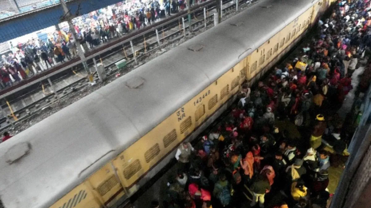 new-delhi-railway-station-stampede-railway-ministry-mahakumbh-crowd-prayagraj-trains-delay-train-accident-railway-ministry