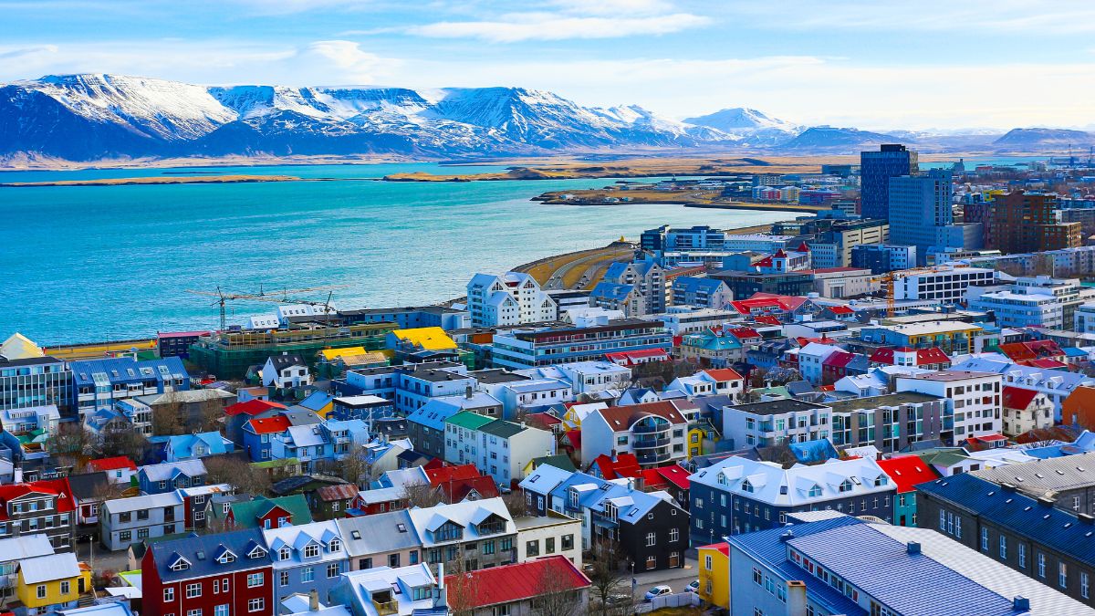 top 10 peaceful countries in the world iceland
