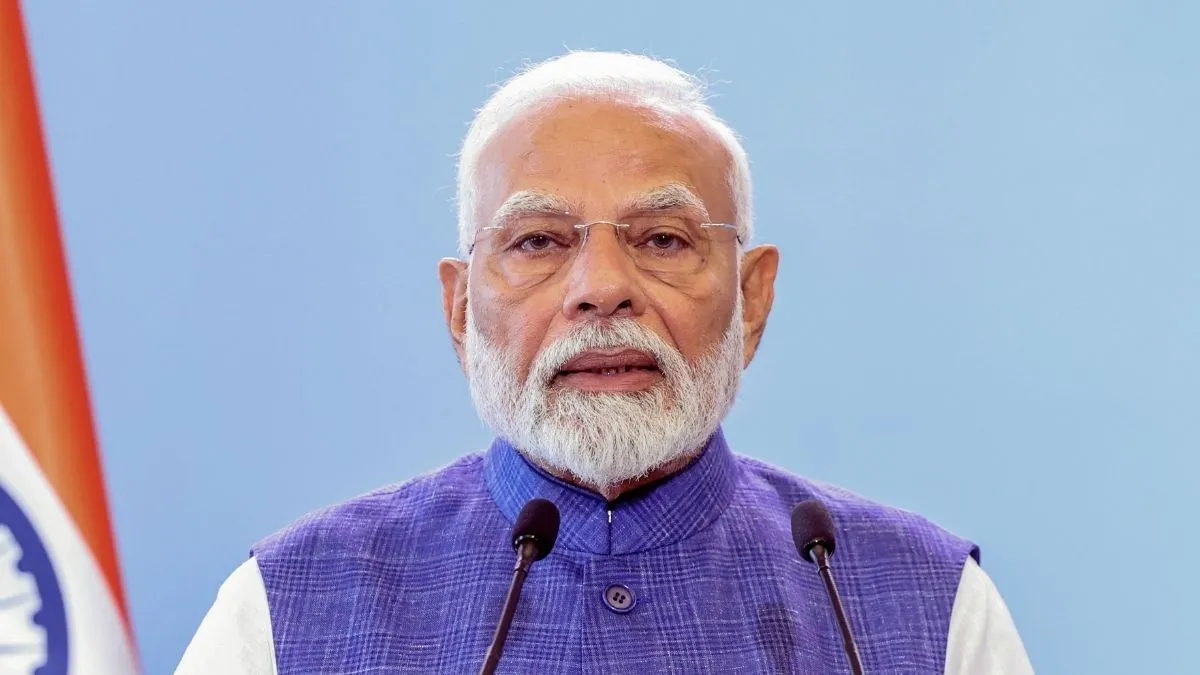 pm-modi-urges-to-stay-calm-after-earthquake-shakes-delhi-ncr-emergency-helplines-active