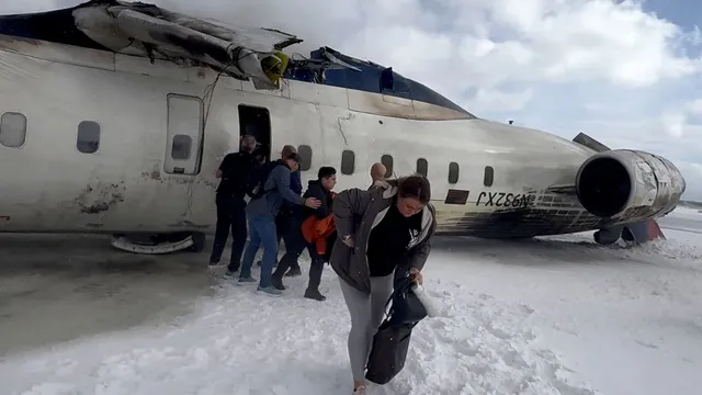 delta-airlines-flight-crash-lands-photos-upside-down-at-toronto-airport-what-went-wrong