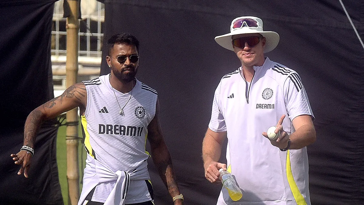 champions-trophy-2025-team-indias-bowling-coach-morne-morkel-returns-home-due-to-family-emergency-report