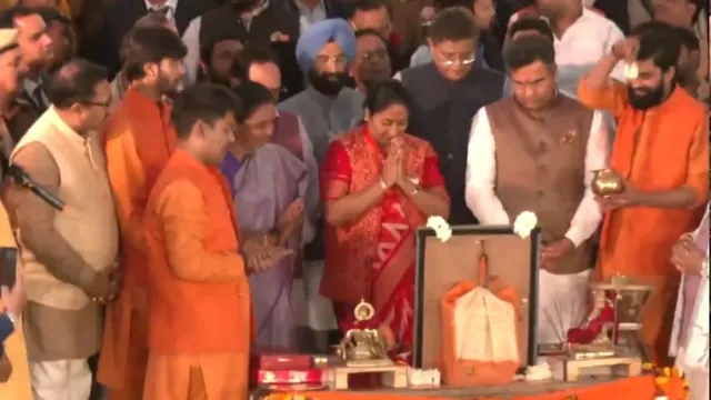 delhi-cm-rekha-gupta-cabinet-ministers-other-bjp-leaders-attend-yamuna-arti-at-vasudev-ghat-watch