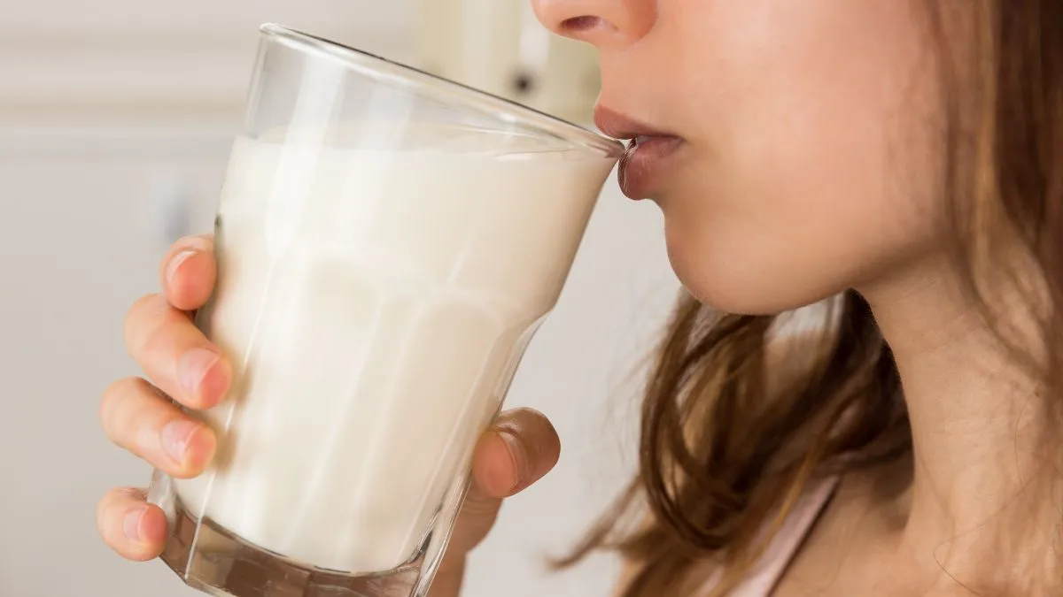 drinking-milk-in-the-morning-or-in-the-night-which-is-the-most-effective-time-to-consume-it