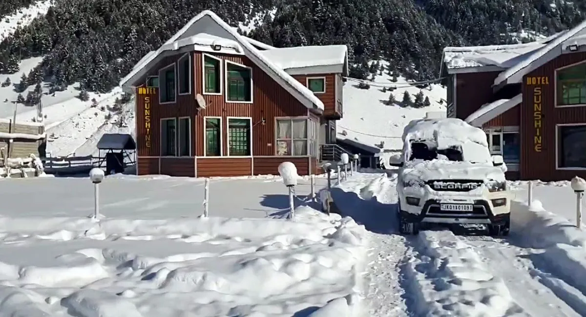 jk-snowfall-white-blanket-engulfs-sonamarg-after-fresh-snowfall-minimum-temperature-drops-to-minus-13-degrees-watch-video