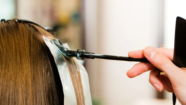 tips-and-tricks-to-take-care-of-your-coloured-hair-naturally-at-home